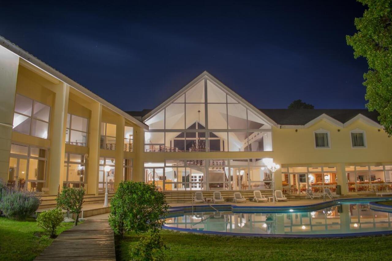 Parque Hotel Jean Clevers Punta del Este Exterior foto The clubhouse at the Royal Natal Golf Club