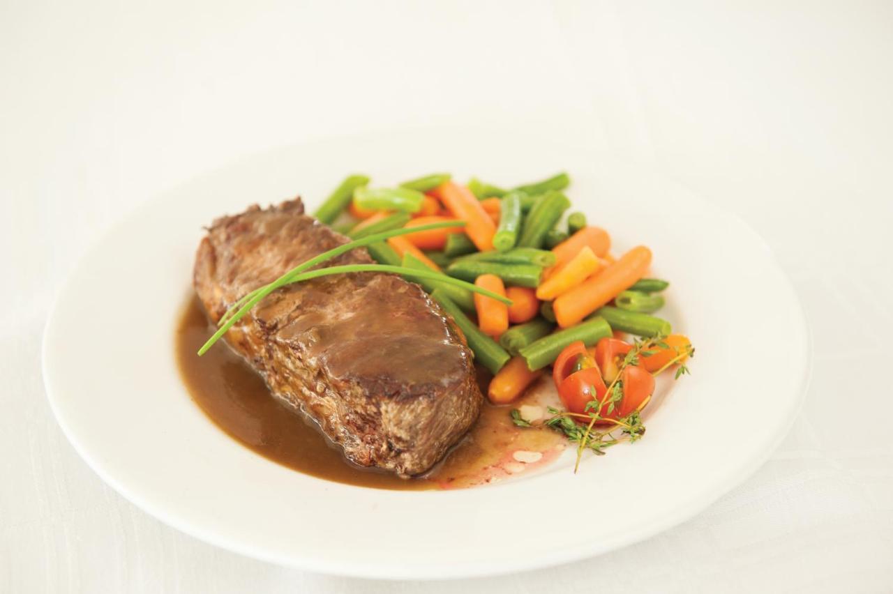 Parque Hotel Jean Clevers Punta del Este Exterior foto A plate of braised ox cheek